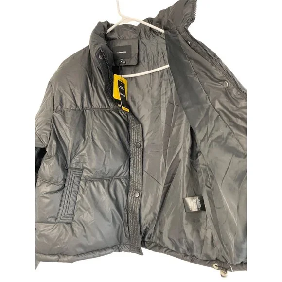 Express Womens Black Medium Puffer Jacket Crop Length NWT $128 - Picture 3 of 10